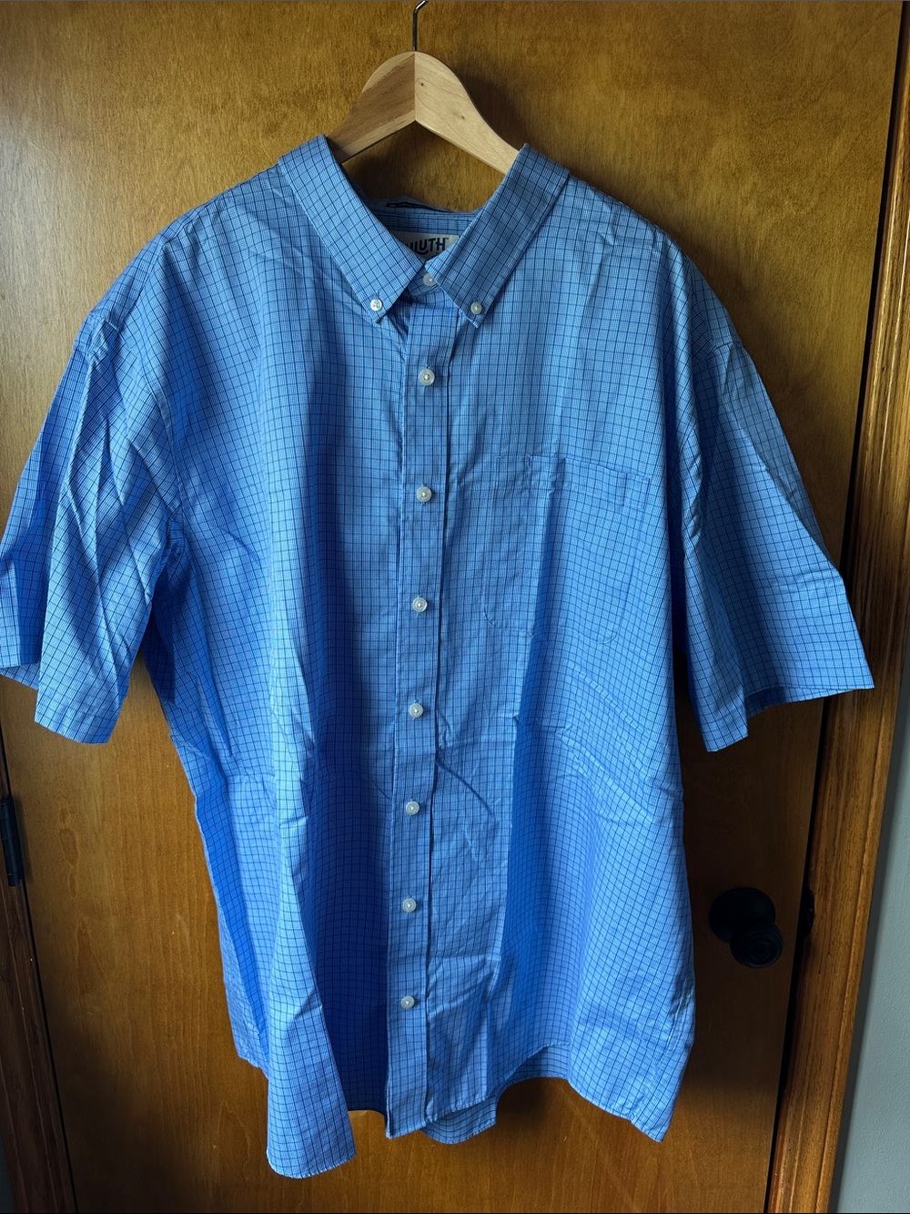 Duluth men’s short sleeve- magnet closure